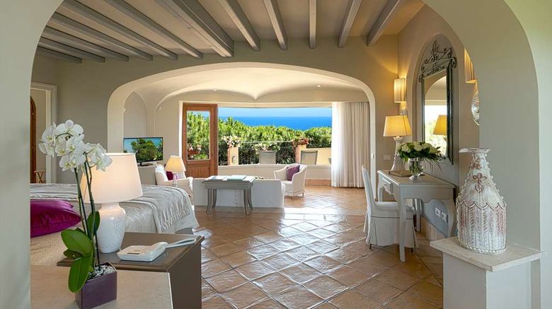 <b>Forte Village Hotel Castello Suite</b>. Images powered by <a href="https://iceportal.shijigroup.com/" title="IcePortal" target="_blank">IcePortal</a>.