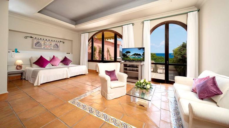 <b>Forte Village Hotel Castello Suite</b>. Images powered by <a href="https://iceportal.shijigroup.com/" title="IcePortal" target="_blank">IcePortal</a>.
