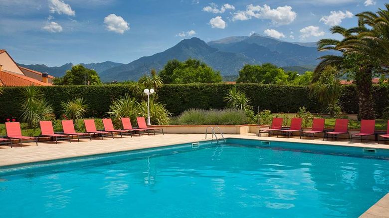<b>Best Western Hotel Le Vauban Pool</b>. Images powered by <a href="https://iceportal.shijigroup.com/" title="IcePortal" target="_blank">IcePortal</a>.