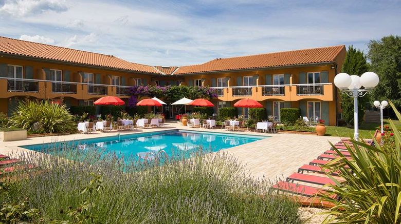 <b>Best Western Hotel Le Vauban Pool</b>. Images powered by <a href="https://iceportal.shijigroup.com/" title="IcePortal" target="_blank">IcePortal</a>.