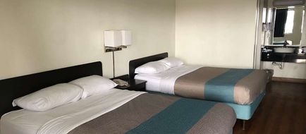 Days Inn by Wyndham Indianapolis South Room
