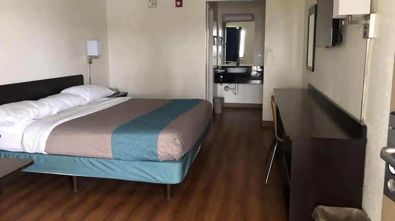 <b>Days Inn by Wyndham Indianapolis South Room</b>. Images powered by <a href="https://iceportal.shijigroup.com/" title="IcePortal" target="_blank">IcePortal</a>.