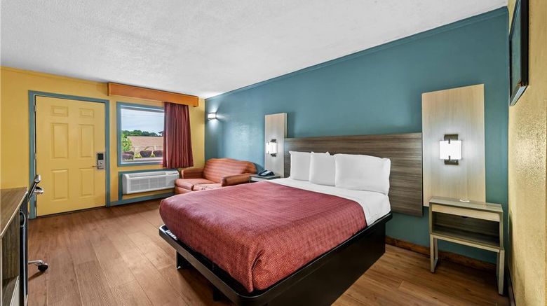 <b>Econo Lodge Charlotte Airport Area Room</b>. Images powered by <a href="https://iceportal.shijigroup.com/" title="IcePortal" target="_blank">IcePortal</a>.