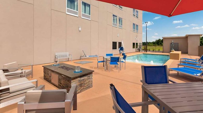 <b>La Quinta Inn & Sts Brunswick-Golden Isl Pool</b>. Images powered by <a href="https://iceportal.shijigroup.com/" title="IcePortal" target="_blank">IcePortal</a>.