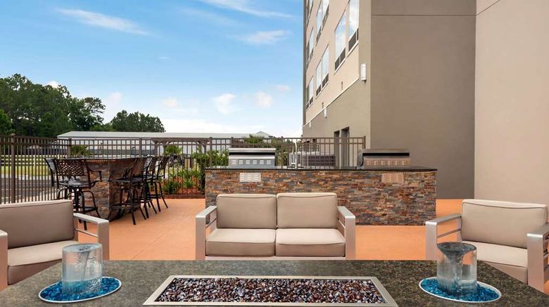 <b>La Quinta Inn & Sts Brunswick-Golden Isl Pool</b>. Images powered by <a href="https://iceportal.shijigroup.com/" title="IcePortal" target="_blank">IcePortal</a>.