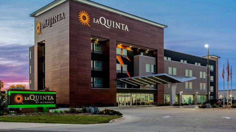 <b>La Quinta Inn & Stes San Antonio-Alamo Exterior</b>. Images powered by <a href="https://iceportal.shijigroup.com/" title="IcePortal" target="_blank">IcePortal</a>.