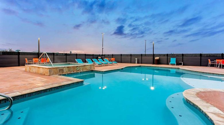 <b>La Quinta Inn & Stes San Antonio-Alamo Pool</b>. Images powered by <a href="https://iceportal.shijigroup.com/" title="IcePortal" target="_blank">IcePortal</a>.