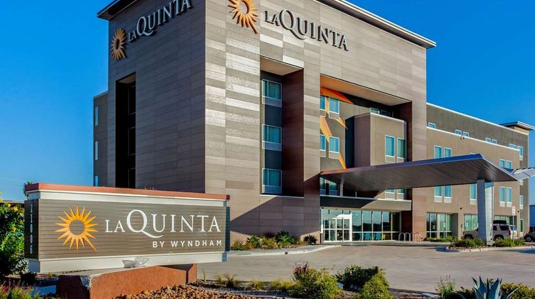 <b>La Quinta Inn & Stes San Antonio-Alamo Exterior</b>. Images powered by <a href="https://iceportal.shijigroup.com/" title="IcePortal" target="_blank">IcePortal</a>.