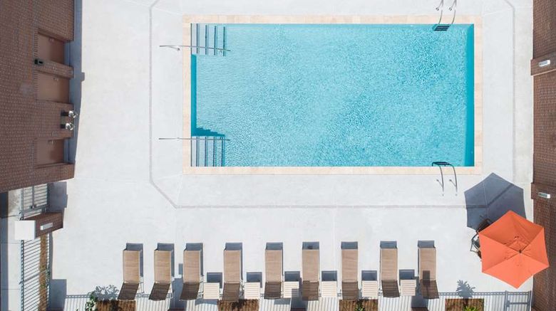 <b>Hyatt House Mount Pleasant Midtown Pool</b>. Images powered by <a href="https://iceportal.shijigroup.com/" title="IcePortal" target="_blank">IcePortal</a>.