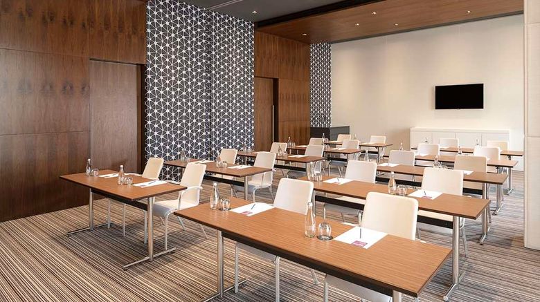 <b>Hyatt Place Dubai/Wasl District Meeting</b>. Images powered by <a href="https://iceportal.shijigroup.com/" title="IcePortal" target="_blank">IcePortal</a>.