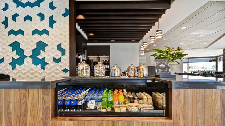 <b>Hyatt Place Fresno Lobby</b>. Images powered by <a href="https://iceportal.shijigroup.com/" title="IcePortal" target="_blank">IcePortal</a>.
