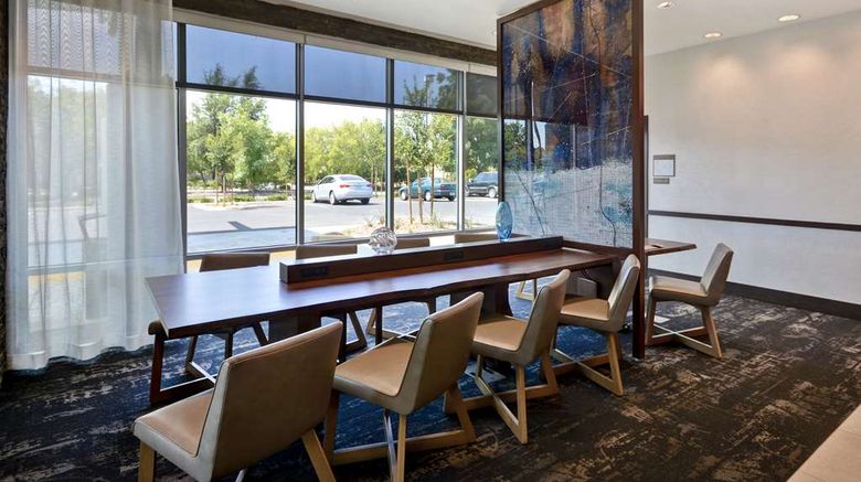 <b>Hyatt Place Fresno Lobby</b>. Images powered by <a href="https://iceportal.shijigroup.com/" title="IcePortal" target="_blank">IcePortal</a>.