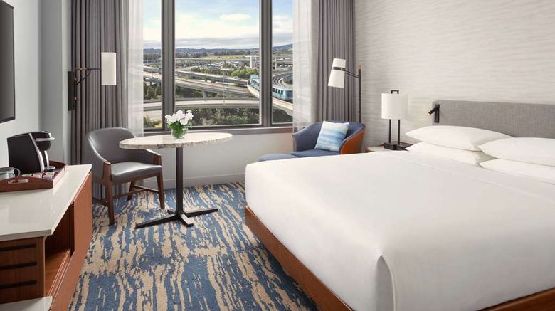 <b>Grand Hyatt at SFO Room</b>. Images powered by <a href="https://iceportal.shijigroup.com/" title="IcePortal" target="_blank">IcePortal</a>.
