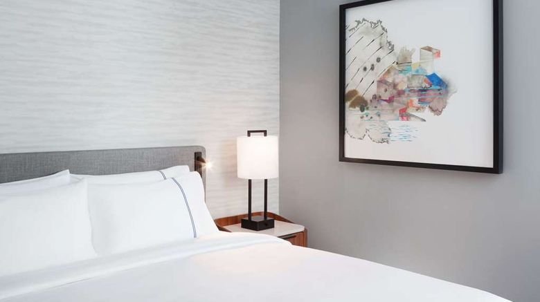 <b>Grand Hyatt at SFO Room</b>. Images powered by <a href="https://iceportal.shijigroup.com/" title="IcePortal" target="_blank">IcePortal</a>.