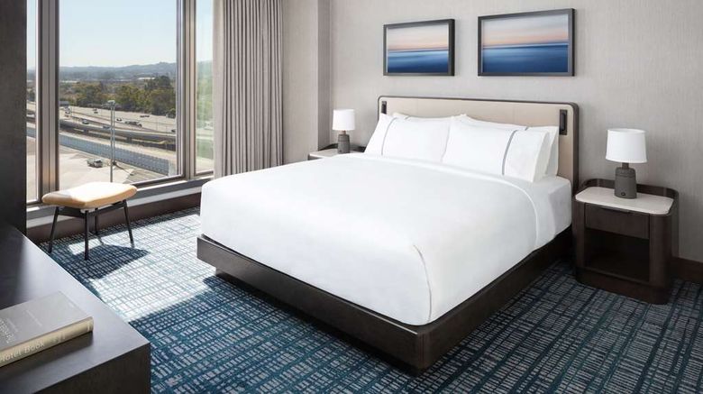 <b>Grand Hyatt at SFO Room</b>. Images powered by <a href="https://iceportal.shijigroup.com/" title="IcePortal" target="_blank">IcePortal</a>.