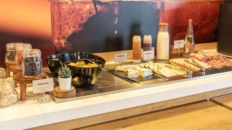 <b>Ibis Gonesse Le Bourget Restaurant</b>. Images powered by <a href="https://iceportal.shijigroup.com/" title="IcePortal" target="_blank">IcePortal</a>.