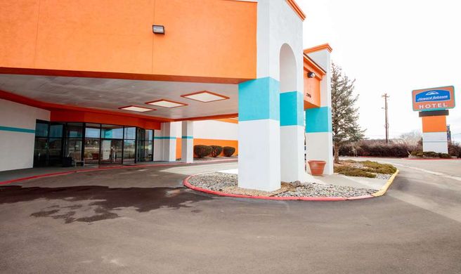 Howard Johnson by Wyndham Gallup Exterior