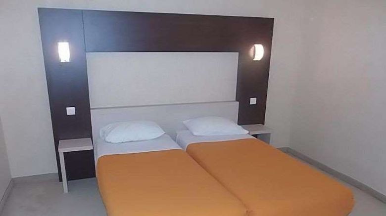 <b>Hotel l'Azur Room</b>. Images powered by <a href="https://iceportal.shijigroup.com/" title="IcePortal" target="_blank">IcePortal</a>.