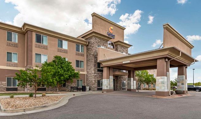 Comfort Inn & Suites Denver Northeast Exterior