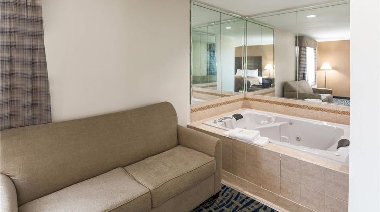 Quality Inn Rochelle Suite