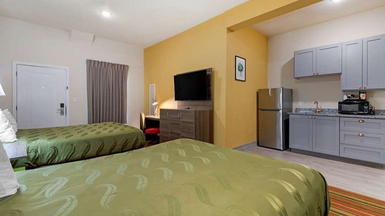 Quality Inn and Suites Elgin Suite