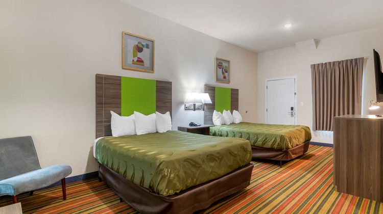 Quality Inn and Suites Elgin Suite