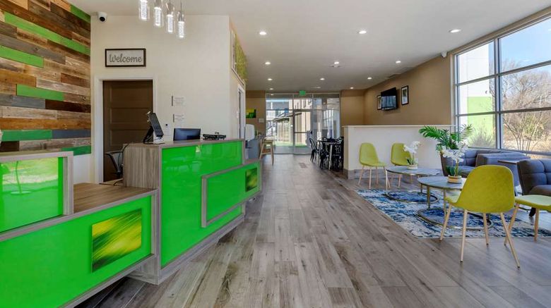 <b>Quality Inn and Suites Elgin Lobby</b>. Images powered by <a href="https://iceportal.shijigroup.com/" title="IcePortal" target="_blank">IcePortal</a>.