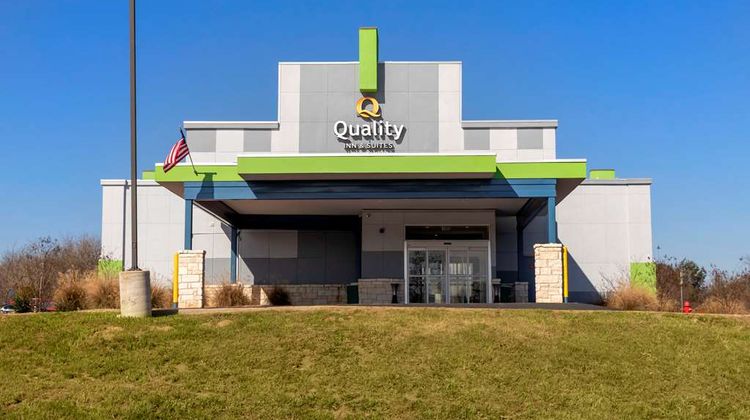 Quality Inn and Suites Elgin Exterior