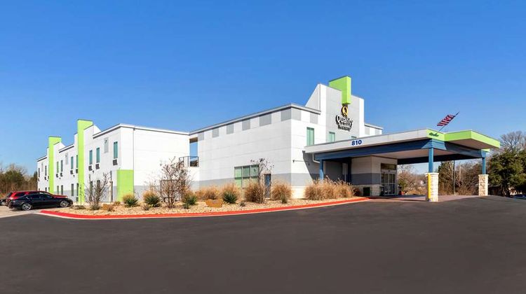 Quality Inn and Suites Elgin Exterior