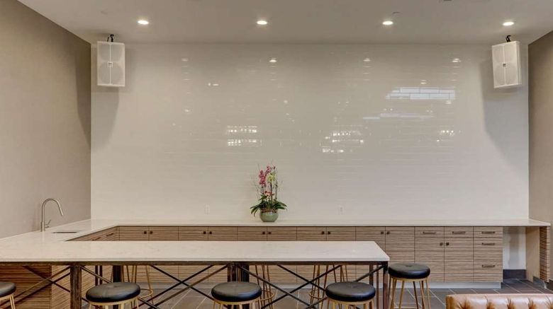 <b>Microtel Inn & Suites Long Island City Lobby</b>. Images powered by <a href="https://iceportal.shijigroup.com/" title="IcePortal" target="_blank">IcePortal</a>.
