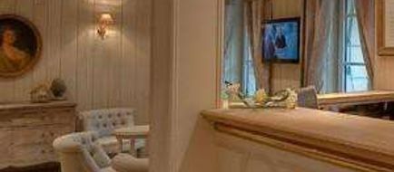 Cluny Square Hotel Lobby