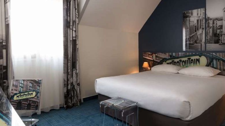 <b>Hotel The Originals City Rueil Centre Room</b>. Images powered by <a href="https://iceportal.shijigroup.com/" title="IcePortal" target="_blank">IcePortal</a>.