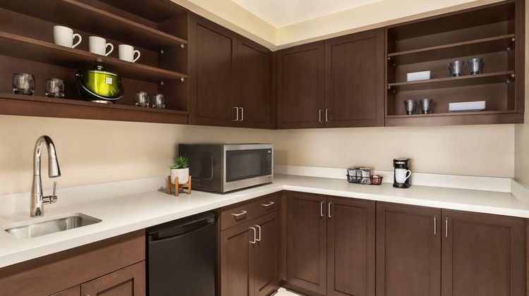 Hyatt Place Virginia Beach Town Center Suite