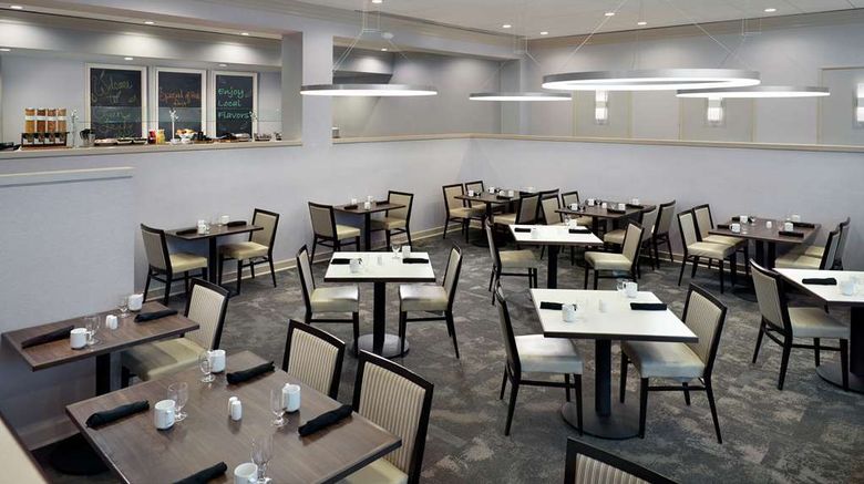 <b>Hilton Garden Inn Atlanta Buckhead Restaurant</b>. Images powered by <a href="https://iceportal.shijigroup.com/" title="IcePortal" target="_blank">IcePortal</a>.