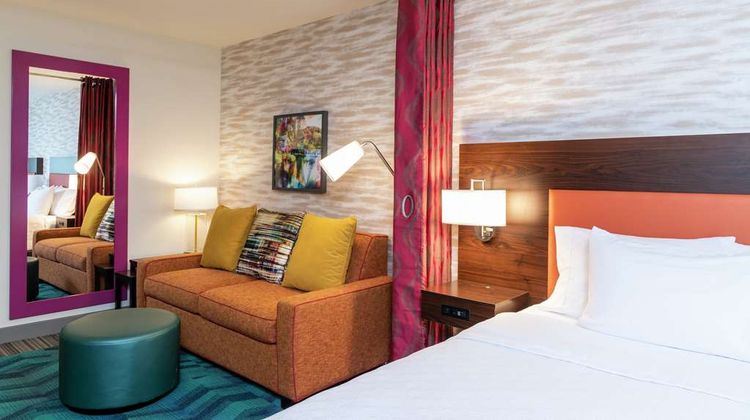 Home2 Suites by Hilton Appleton Room