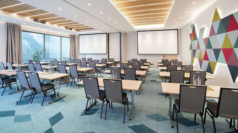 <b>Hilton Garden Inn Budapest City Centre Meeting</b>. Images powered by <a href="https://iceportal.shijigroup.com/" title="IcePortal" target="_blank">IcePortal</a>.