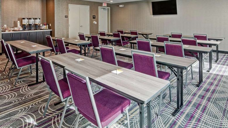 <b>Hampton Inn Fresno Airport Meeting</b>. Images powered by <a href="https://iceportal.shijigroup.com/" title="IcePortal" target="_blank">IcePortal</a>.