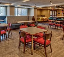 Hampton Inn Fresno Airport Lobby