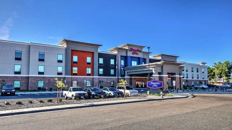 <b>Hampton Inn Fresno Airport Exterior</b>. Images powered by <a href="https://iceportal.shijigroup.com/" title="IcePortal" target="_blank">IcePortal</a>.