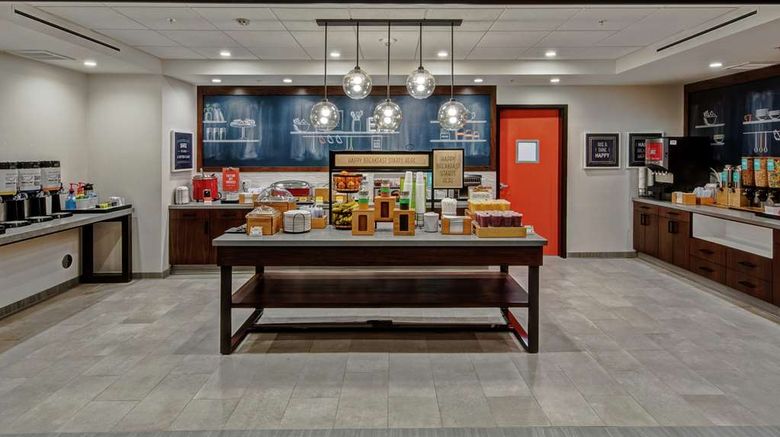 <b>Hampton Inn Fresno Airport Restaurant</b>. Images powered by <a href="https://iceportal.shijigroup.com/" title="IcePortal" target="_blank">IcePortal</a>.