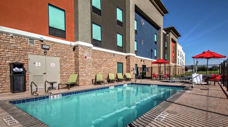 <b>Hampton Inn Fresno Airport Pool</b>. Images powered by <a href="https://iceportal.shijigroup.com/" title="IcePortal" target="_blank">IcePortal</a>.