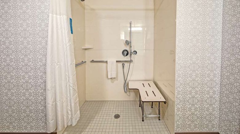 <b>Hampton Inn Fresno Airport Room</b>. Images powered by <a href="https://iceportal.shijigroup.com/" title="IcePortal" target="_blank">IcePortal</a>.