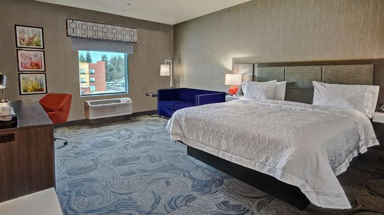 <b>Hampton Inn Fresno Airport Room</b>. Images powered by <a href="https://iceportal.shijigroup.com/" title="IcePortal" target="_blank">IcePortal</a>.