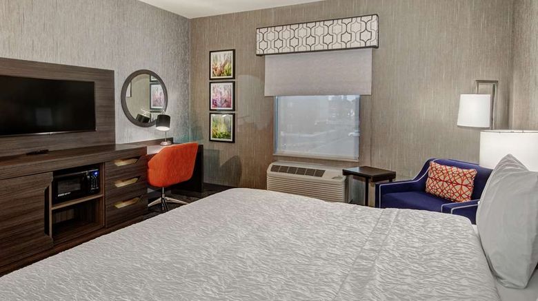 <b>Hampton Inn Fresno Airport Room</b>. Images powered by <a href="https://iceportal.shijigroup.com/" title="IcePortal" target="_blank">IcePortal</a>.