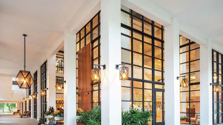 Baker's Cay Resort, Curio Coll Exterior