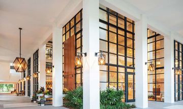 Baker's Cay Resort, Curio Coll