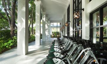 Baker's Cay Resort, Curio Coll