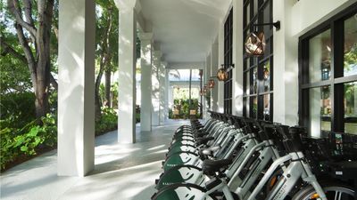 Baker's Cay Resort, Curio Coll
