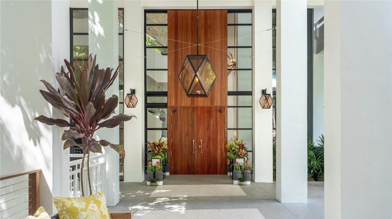 <b>Baker's Cay Resort, Curio Coll Lobby</b>. Images powered by <a href="https://iceportal.shijigroup.com/" title="IcePortal" target="_blank">IcePortal</a>.