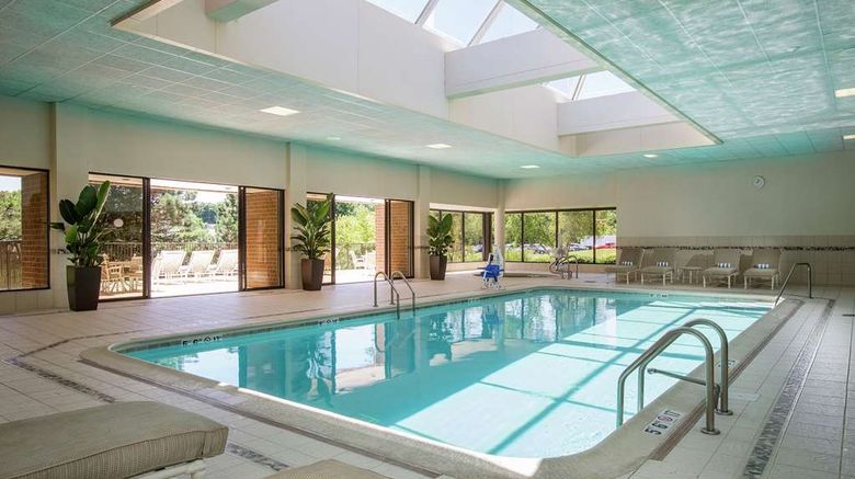 <b>DoubleTree by Hilton Lisle Naperville Pool</b>. Images powered by <a href="https://iceportal.shijigroup.com/" title="IcePortal" target="_blank">IcePortal</a>.